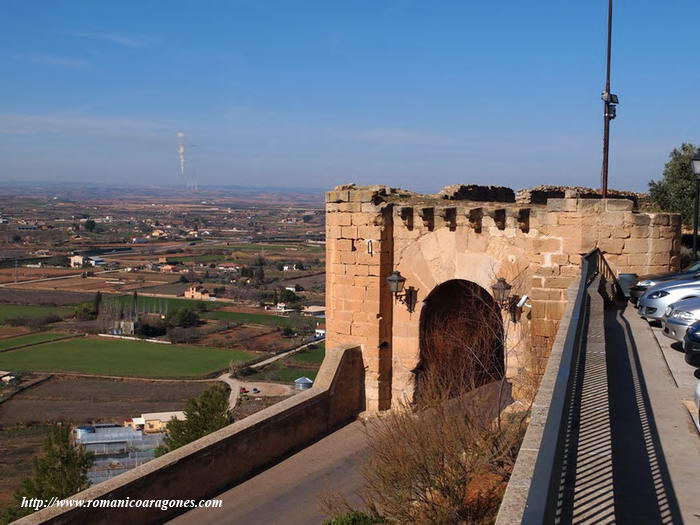 PORTADA DE ACCESO AL RECINTO DEL CASTILLO